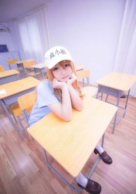 24岁性感的尹律